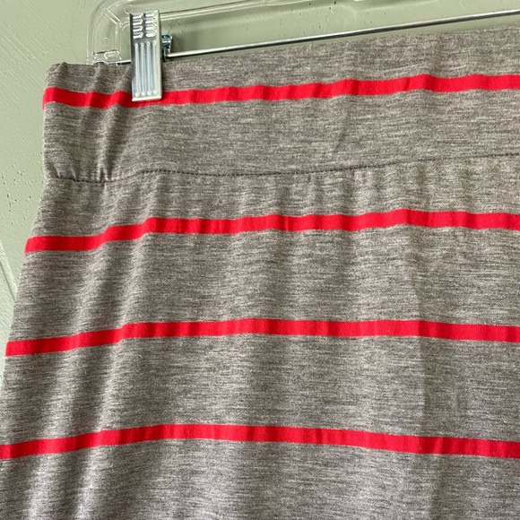 Delia’s, size Large, Maxi skirt, Grey with red horizontal stripes - Picture 2 of 7